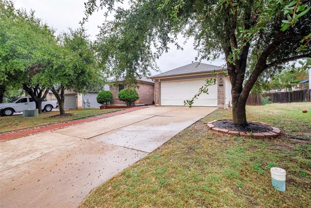 105 Cattail CV, Hutto, TX 78634