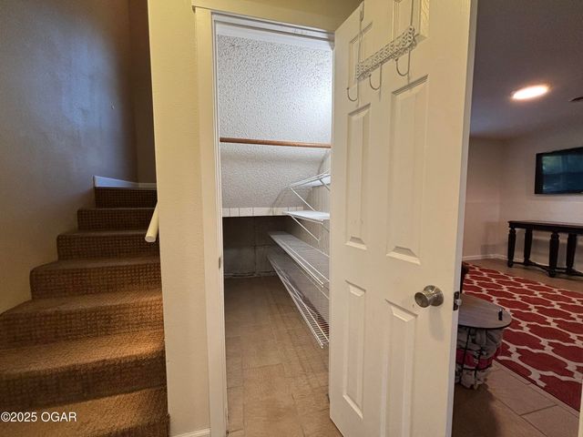 1809 Osage Orange Road, Joplin, MO 64801