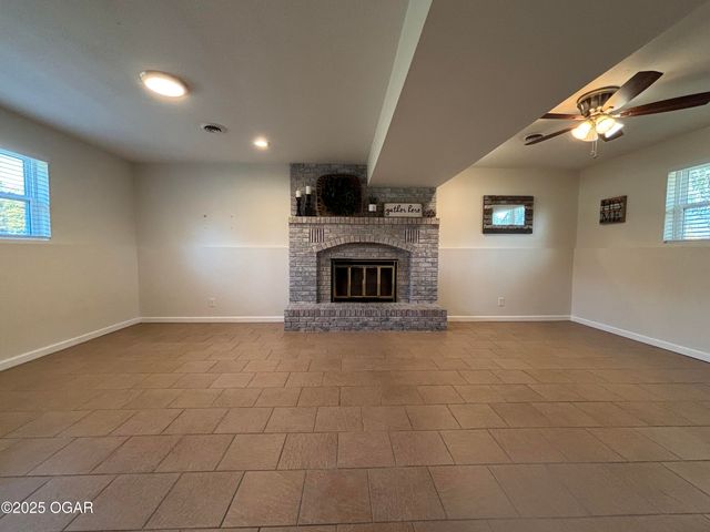1809 Osage Orange Road, Joplin, MO 64801