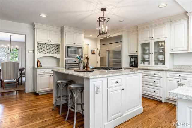 11101 Hermitage Hill Road, Frontenac, MO 63131