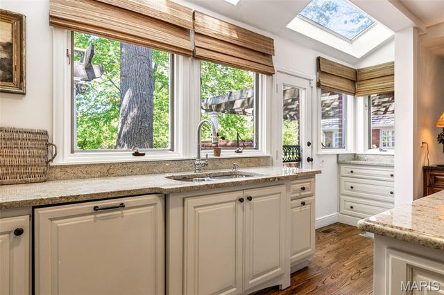 11101 Hermitage Hill Road, Frontenac, MO 63131