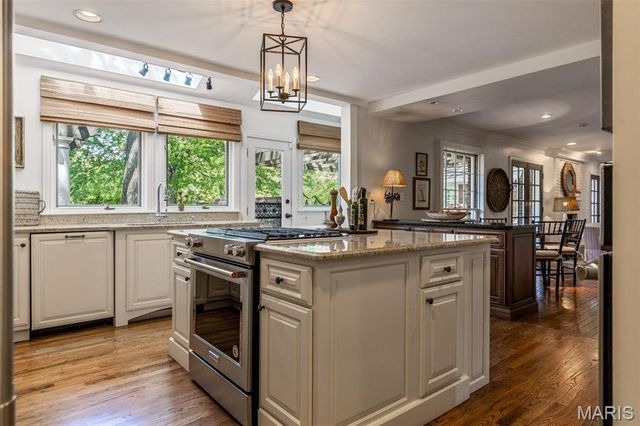 11101 Hermitage Hill Road, Frontenac, MO 63131