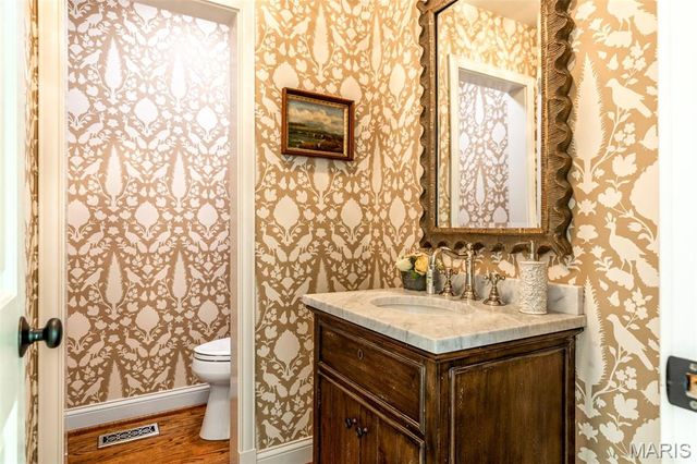 11101 Hermitage Hill Road, Frontenac, MO 63131