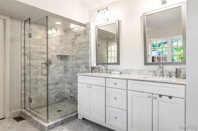 11101 Hermitage Hill Road, Frontenac, MO 63131