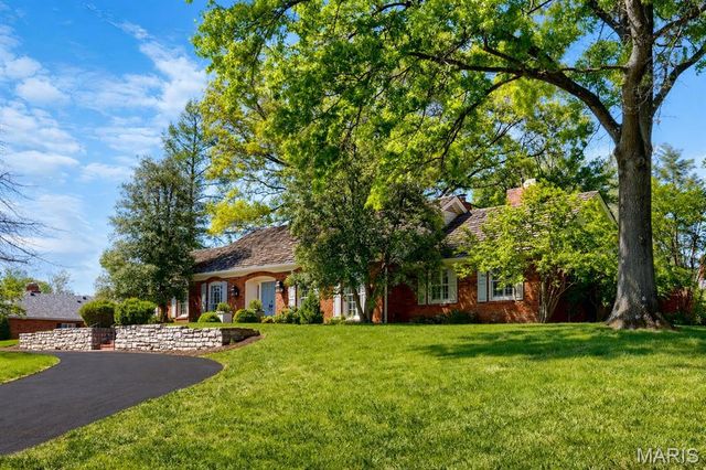 11101 Hermitage Hill Road, Frontenac, MO 63131