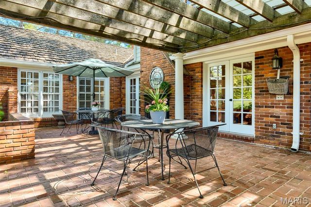 11101 Hermitage Hill Road, Frontenac, MO 63131