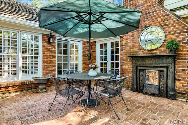 11101 Hermitage Hill Road, Frontenac, MO 63131