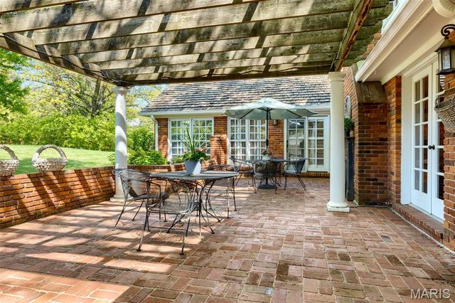 11101 Hermitage Hill Road, Frontenac, MO 63131