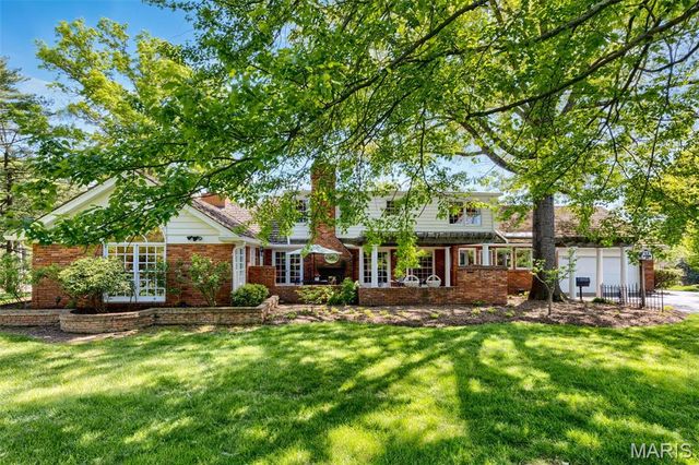 11101 Hermitage Hill Road, Frontenac, MO 63131