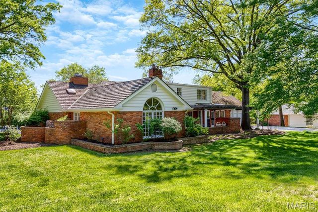 11101 Hermitage Hill Road, Frontenac, MO 63131