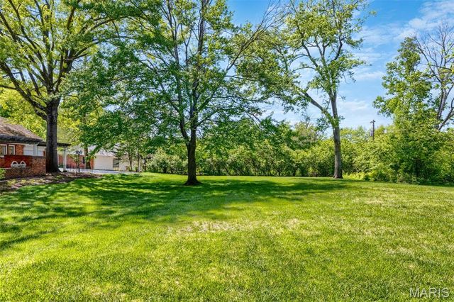 11101 Hermitage Hill Road, Frontenac, MO 63131