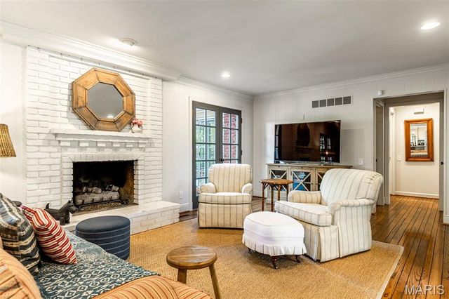 11101 Hermitage Hill Road, Frontenac, MO 63131