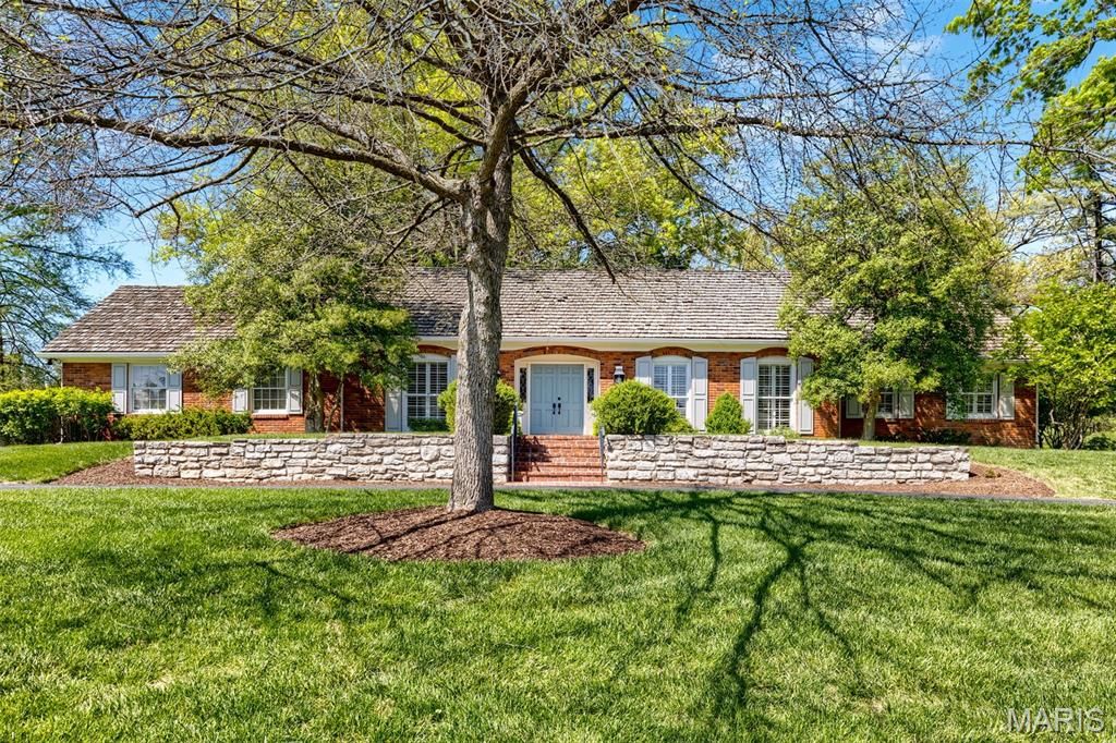 11101 Hermitage Hill Road, Frontenac, MO 63131
