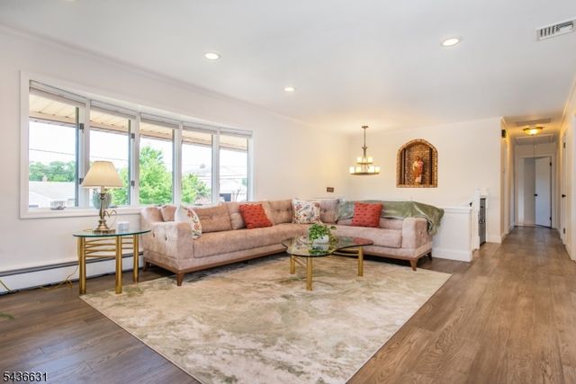 15 Bogert Pl, Clifton City, NJ 07013