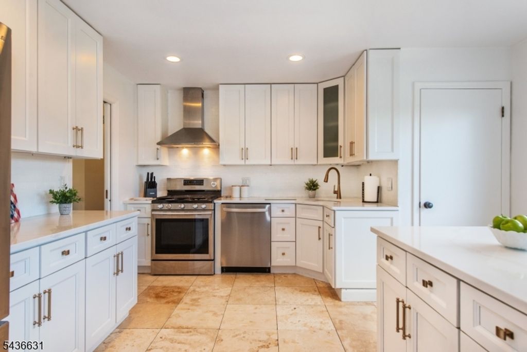15 Bogert Pl, Clifton City, NJ 07013