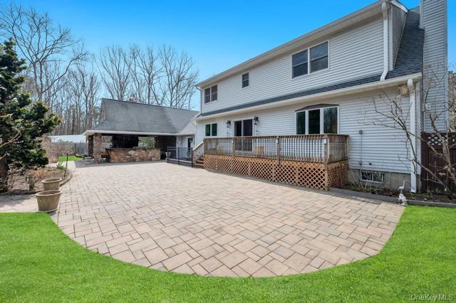 18 Jerusalem Hollow Road, Manorville, NY 11949