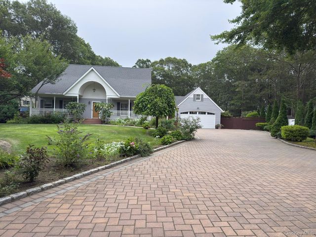 18 Jerusalem Hollow Road, Manorville, NY 11949