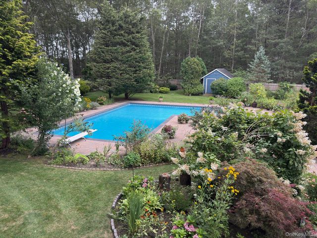 18 Jerusalem Hollow Road, Manorville, NY 11949