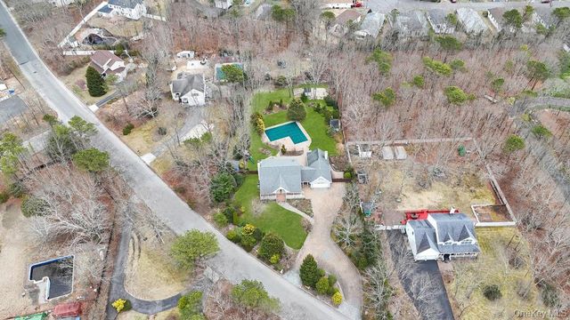 18 Jerusalem Hollow Road, Manorville, NY 11949