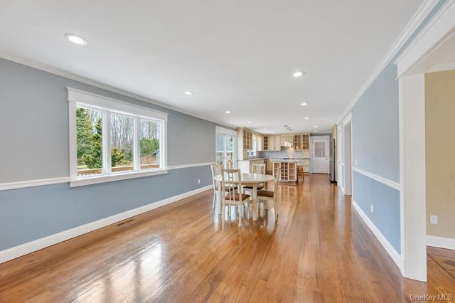 18 Jerusalem Hollow Road, Manorville, NY 11949