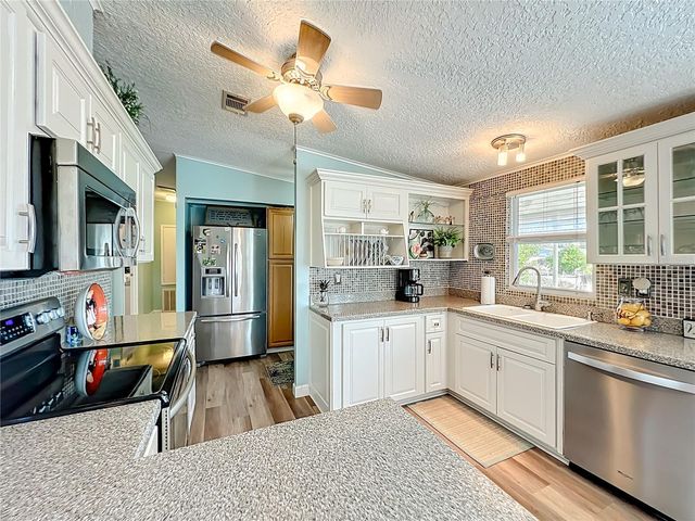 3574 MANATEE ROAD, Tavares, FL 32778