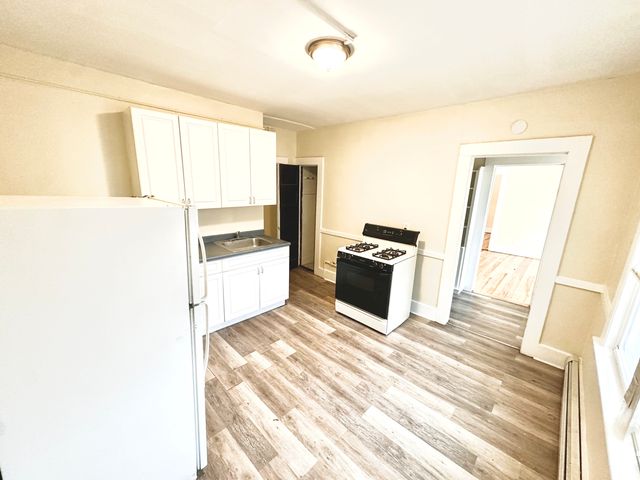 1019 West Main Street 3L, Waterbury, CT 06708