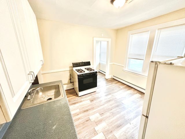 1019 West Main Street 3L, Waterbury, CT 06708