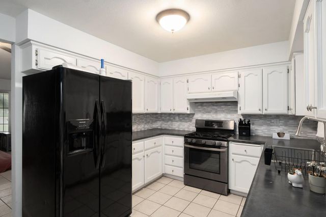 3670 W Fedora Avenue, Fresno, CA 93722