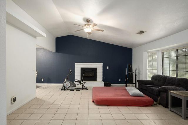 3670 W Fedora Avenue, Fresno, CA 93722