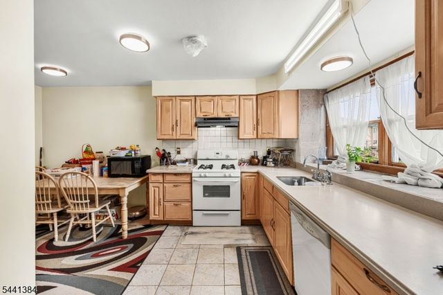 1005 Robin Rd, Hillsborough Twp., NJ 08844