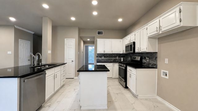 7606 Glenstone Street, Rowlett, TX 75089