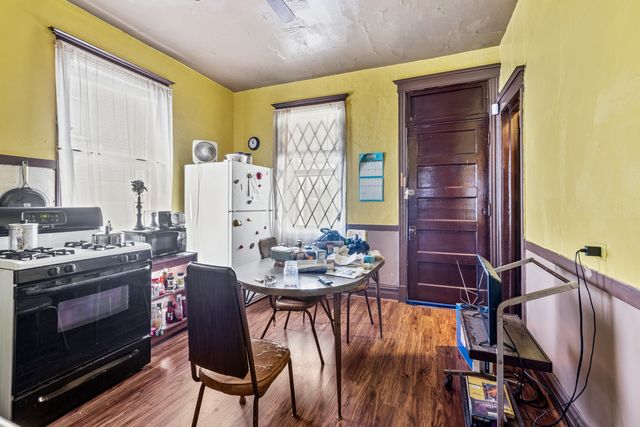 7842 S May Street, Chicago, IL 60620