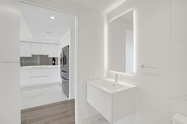 1170 E Hallandale 1003, Hallandale Beach, FL 33009