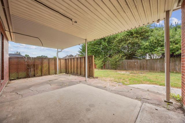 122 Mossey Oak Drive, Baytown, TX 77520