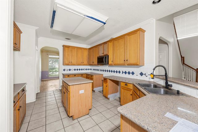 122 Mossey Oak Drive, Baytown, TX 77520