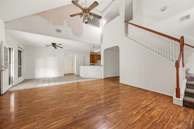 122 Mossey Oak Drive, Baytown, TX 77520