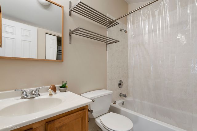 431 S HARVEY Street E, Oak Park, IL 60302