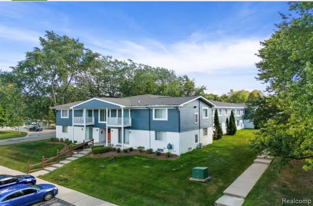 48200 W Pontiac Trail 14, Wixom, MI 48393