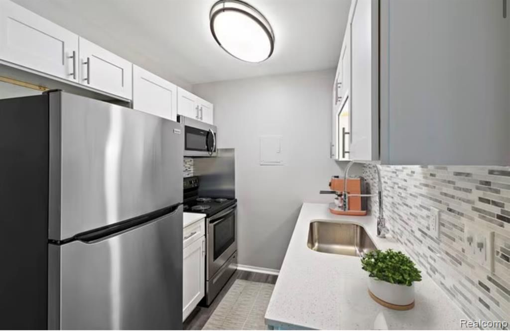 48200 W Pontiac Trail 14, Wixom, MI 48393