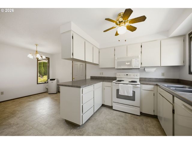 1091 Ne SUNRISE Ln, Hillsboro, OR 97124