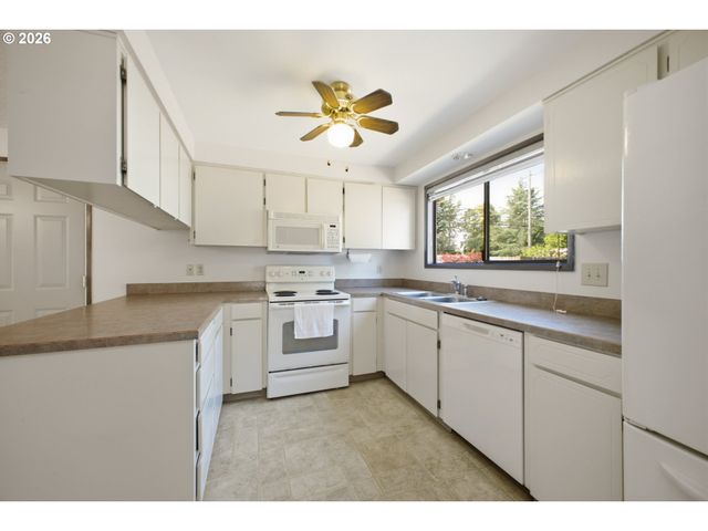 1091 Ne SUNRISE Ln, Hillsboro, OR 97124