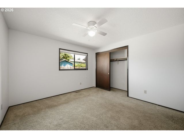 1091 Ne SUNRISE Ln, Hillsboro, OR 97124