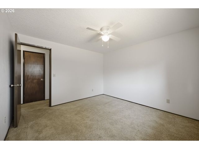 1091 Ne SUNRISE Ln, Hillsboro, OR 97124