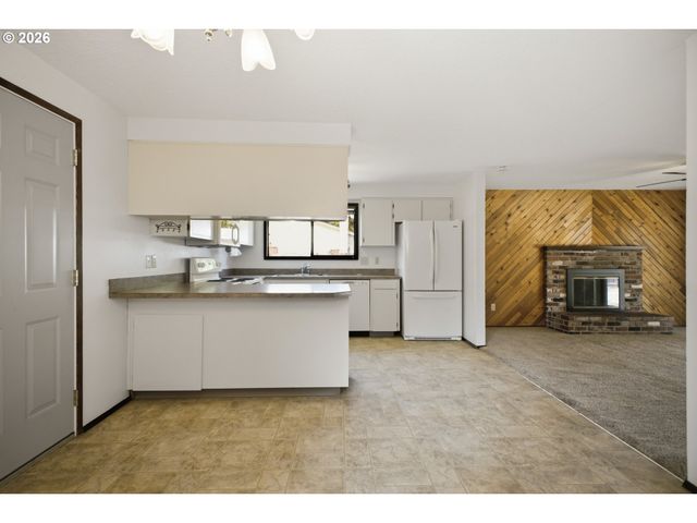 1091 Ne SUNRISE Ln, Hillsboro, OR 97124