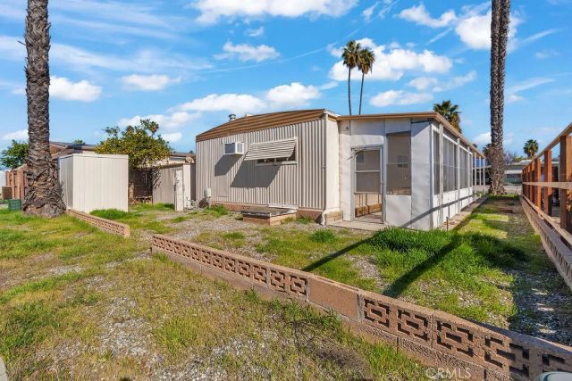 841 S Lyon, Hemet, CA 92543