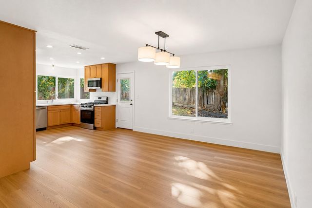 205 Oakhurst Ct, Merced, CA 95340