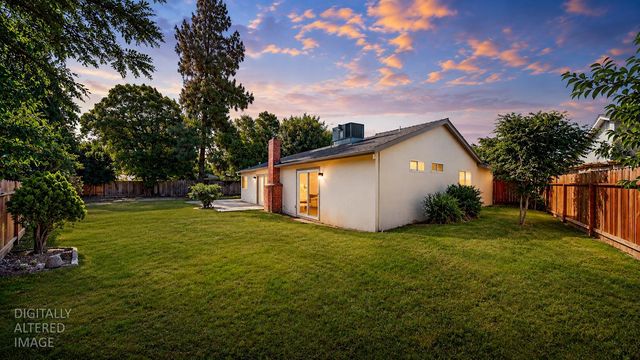 205 Oakhurst Ct, Merced, CA 95340