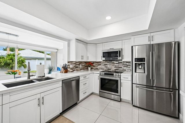 2940 NE 39th Court, Lighthouse Point, FL 33064