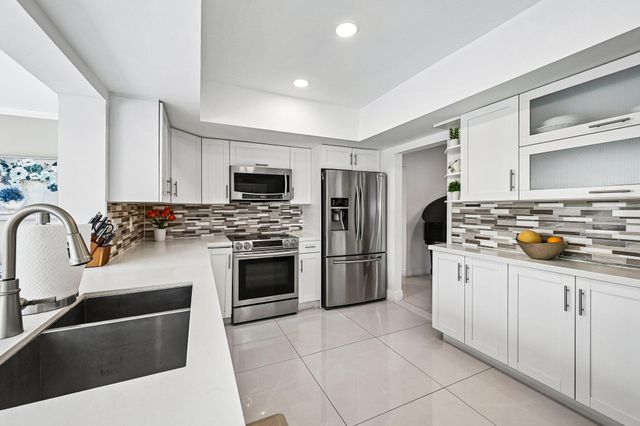 2940 NE 39th Court, Lighthouse Point, FL 33064