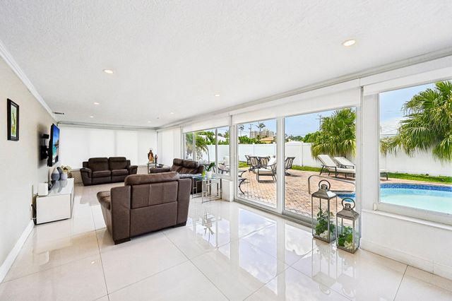 2940 NE 39th Court, Lighthouse Point, FL 33064